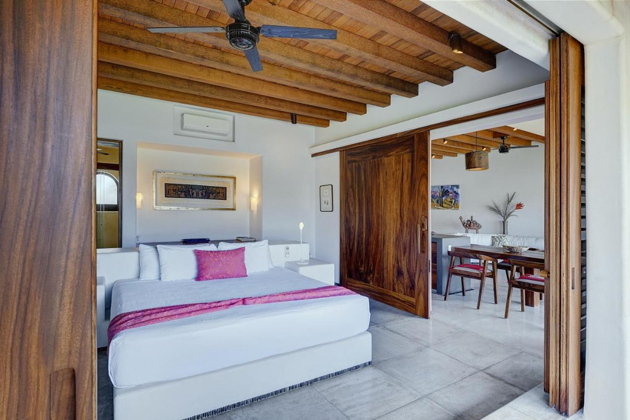 Las Palmas Luxury Villas Zihuatanejo Exterior photo