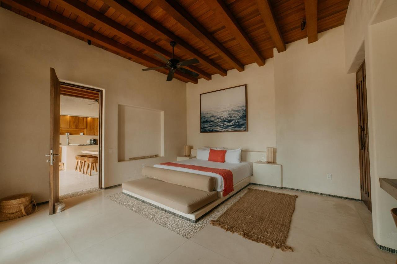 Las Palmas Luxury Villas Zihuatanejo Exterior photo
