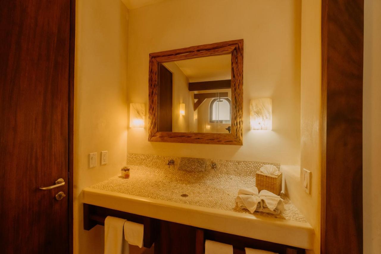 Las Palmas Luxury Villas Zihuatanejo Exterior photo