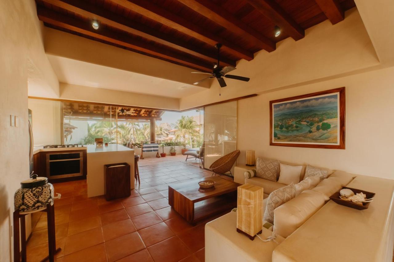 Las Palmas Luxury Villas Zihuatanejo Exterior photo