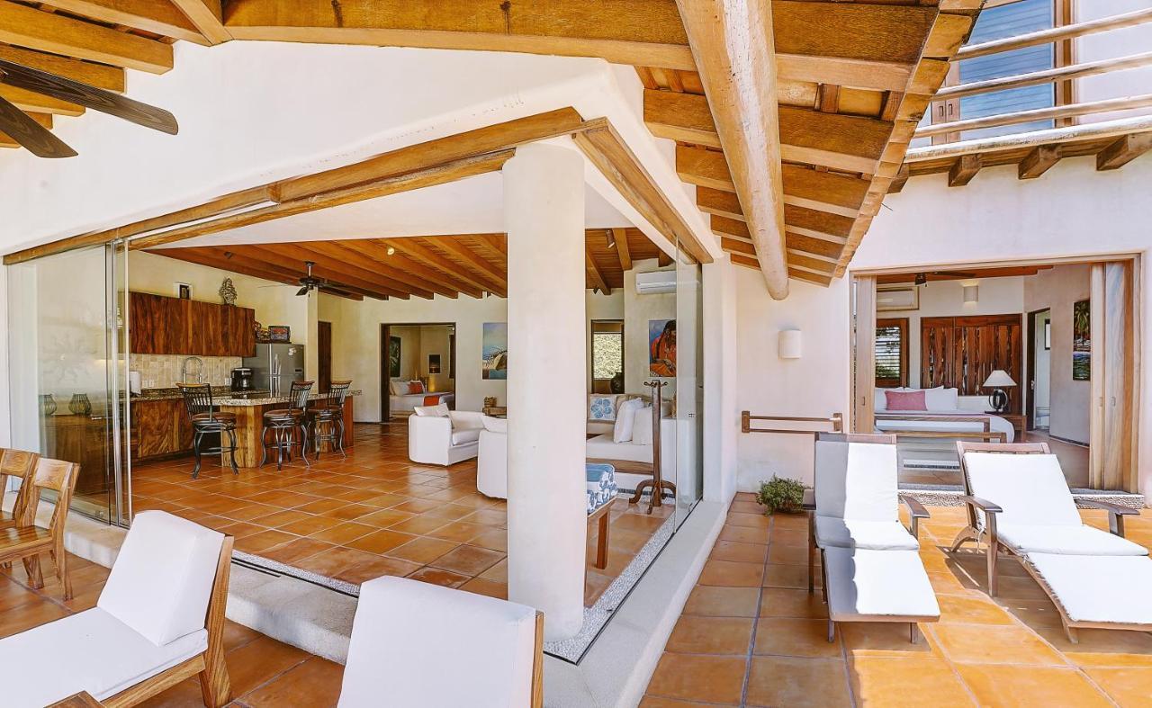 Las Palmas Luxury Villas Zihuatanejo Exterior photo