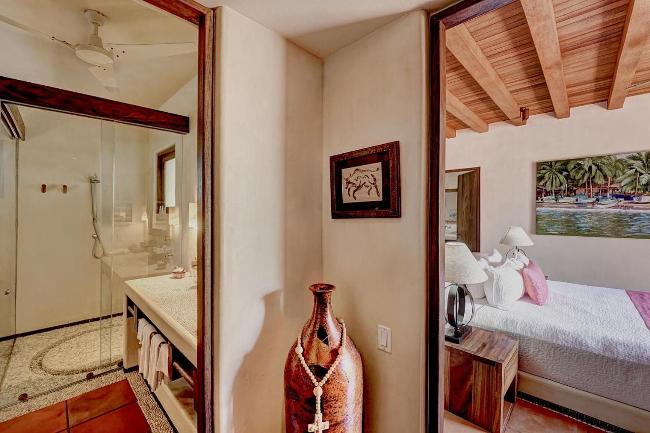 Las Palmas Luxury Villas Zihuatanejo Exterior photo