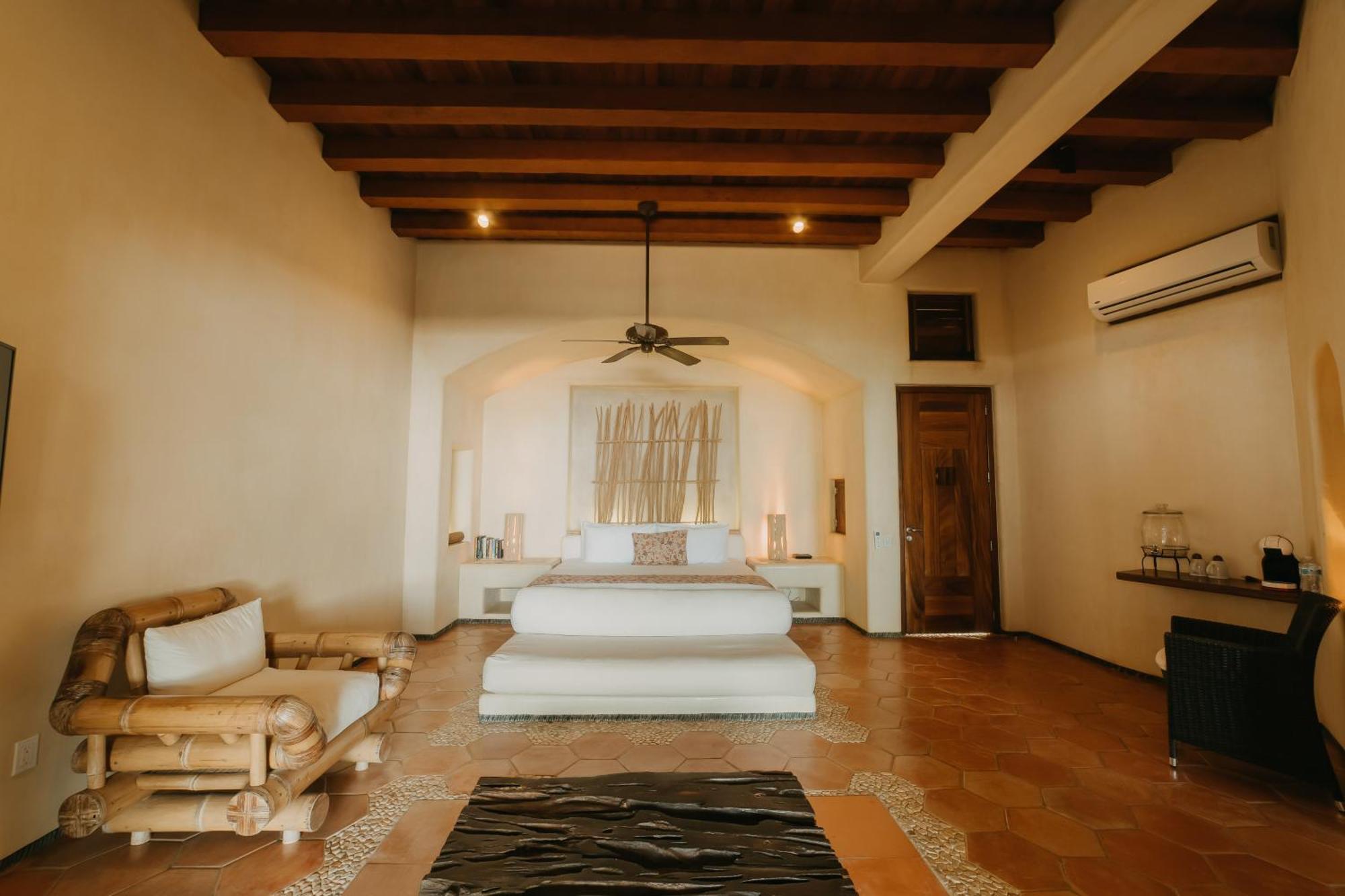 Las Palmas Luxury Villas Zihuatanejo Room photo