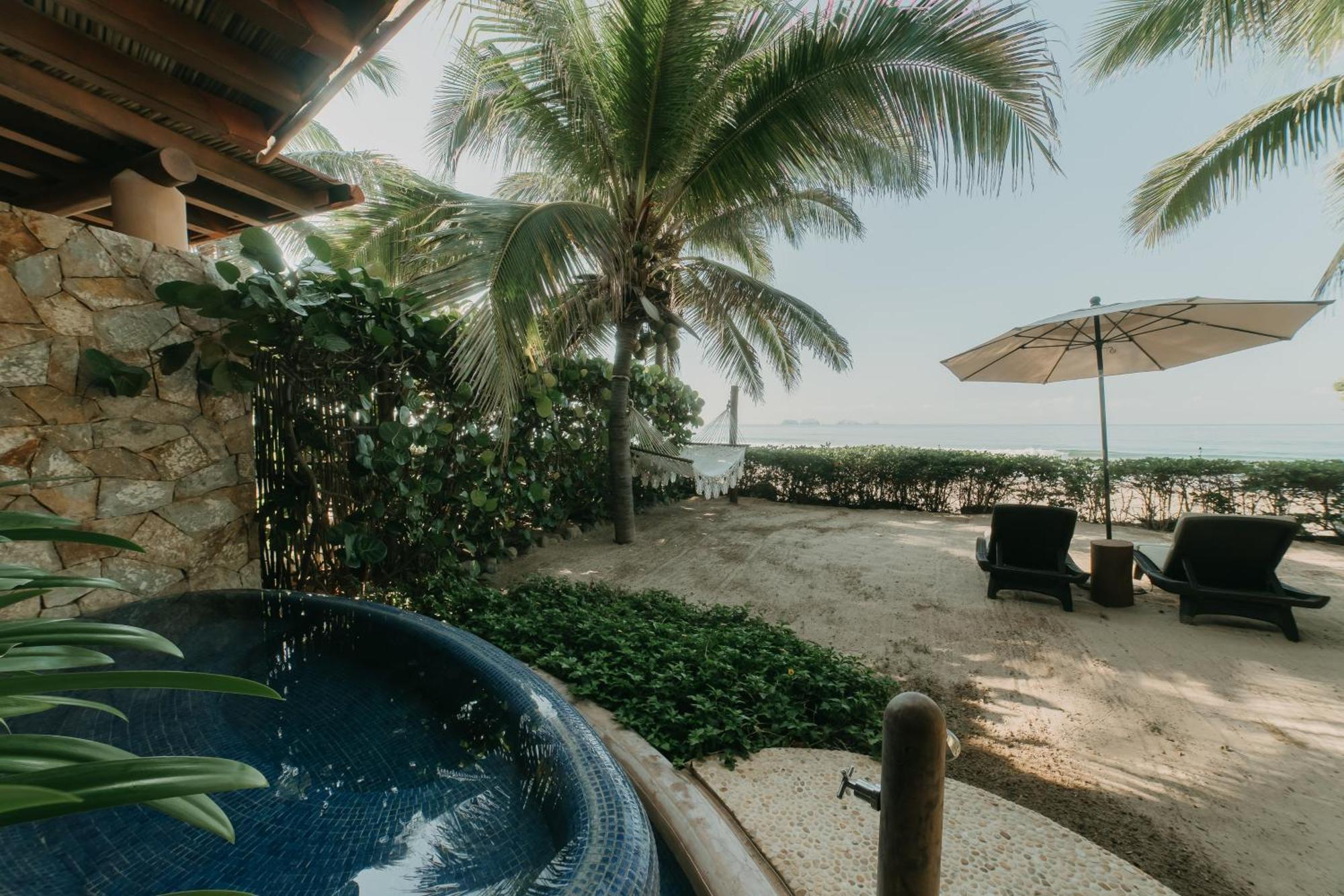 Las Palmas Luxury Villas Zihuatanejo Room photo