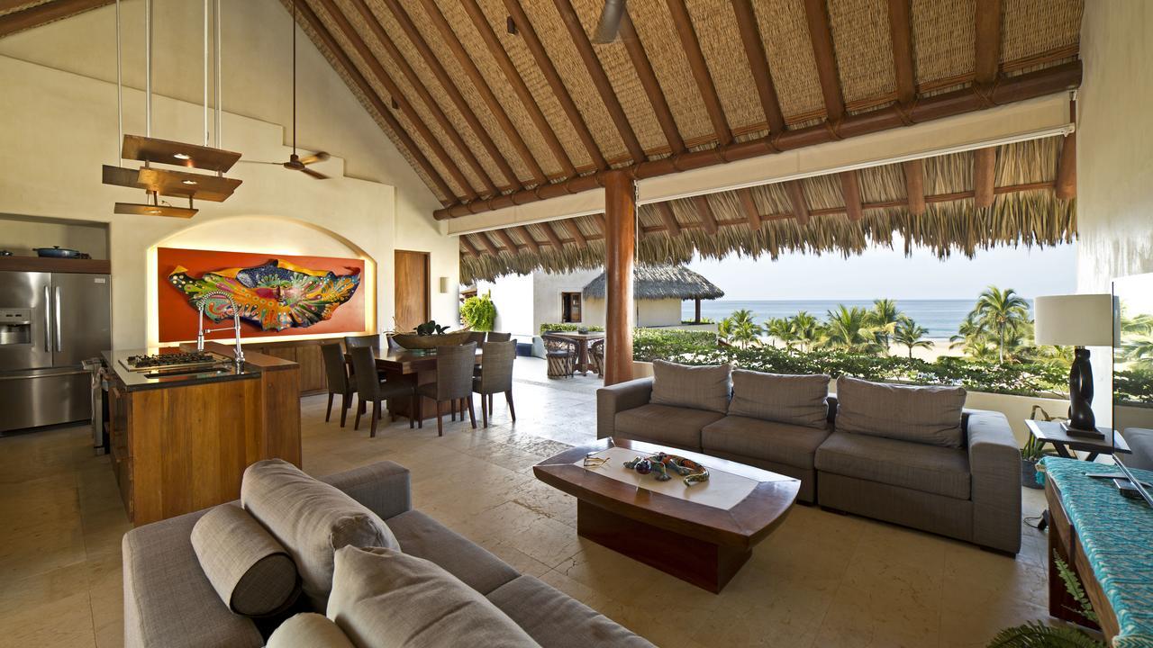 Las Palmas Luxury Villas Zihuatanejo Exterior photo